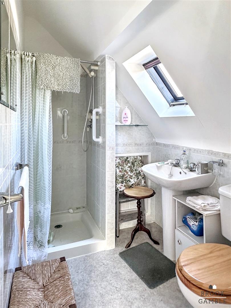 3 Bedroom House - Semi-Detached. Ocklynge Road in Eastbourne,  16